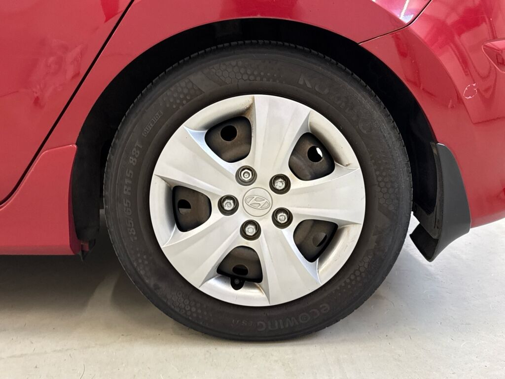 Hyundai i30 2011 Punainen