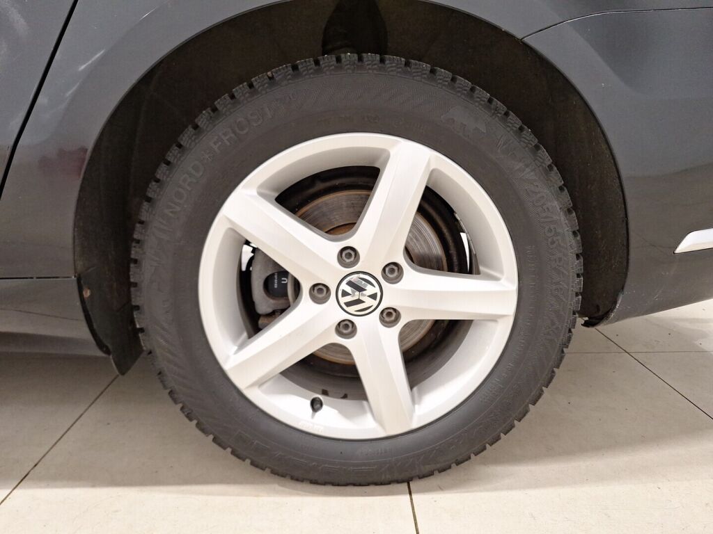 Volkswagen Passat 2011 Musta