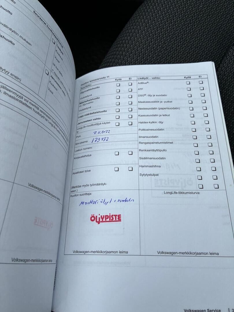 Volkswagen Passat 2011 Musta