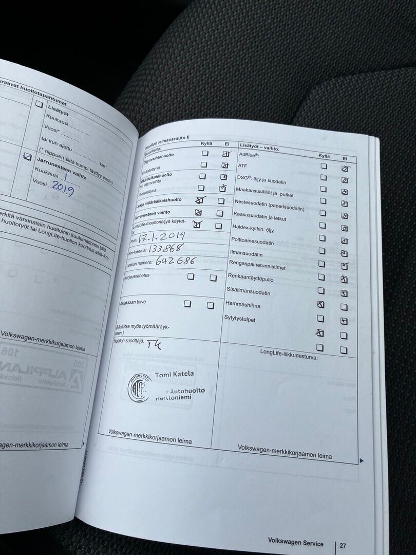 Volkswagen Passat 2011 Musta