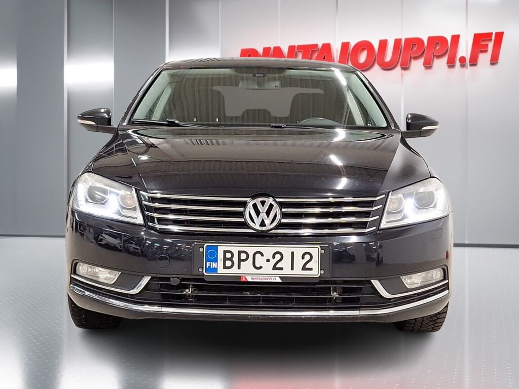 Volkswagen Passat 2011 Musta