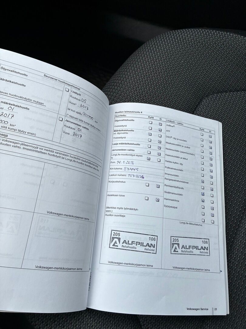 Volkswagen Passat 2011 Musta