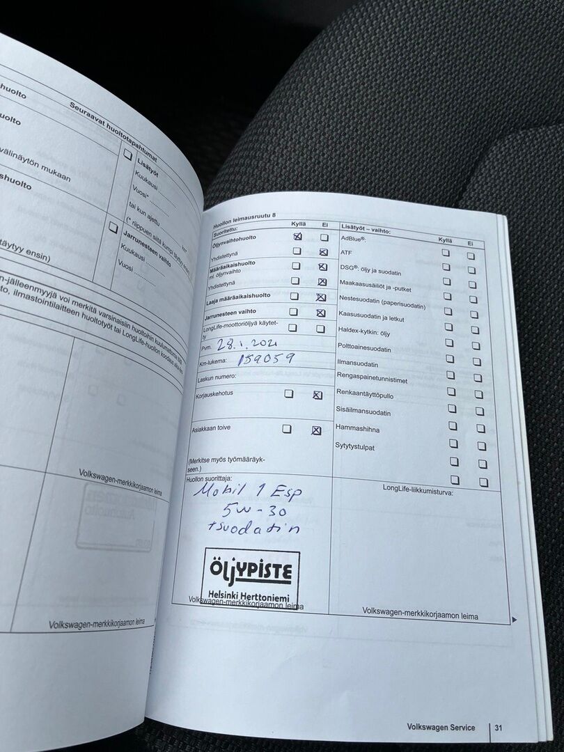 Volkswagen Passat 2011 Musta