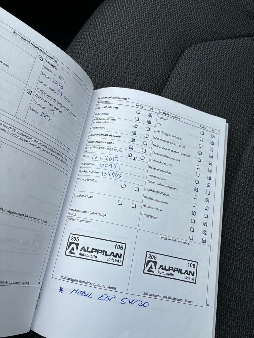 Volkswagen Passat 2011 Musta