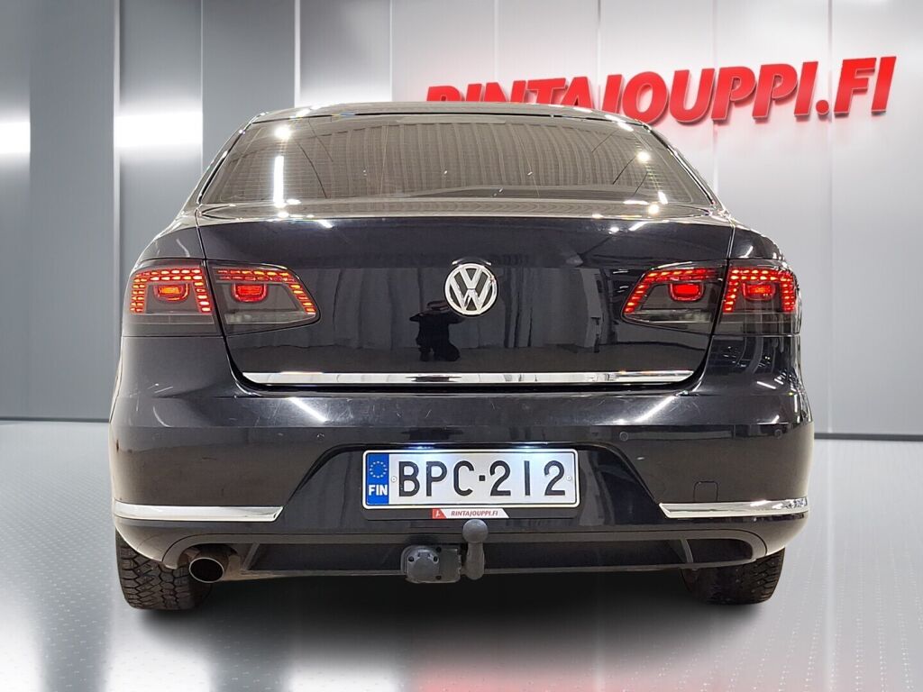 Volkswagen Passat 2011 Musta