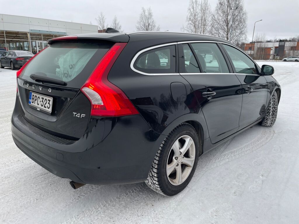 Volvo V60 2013 Musta