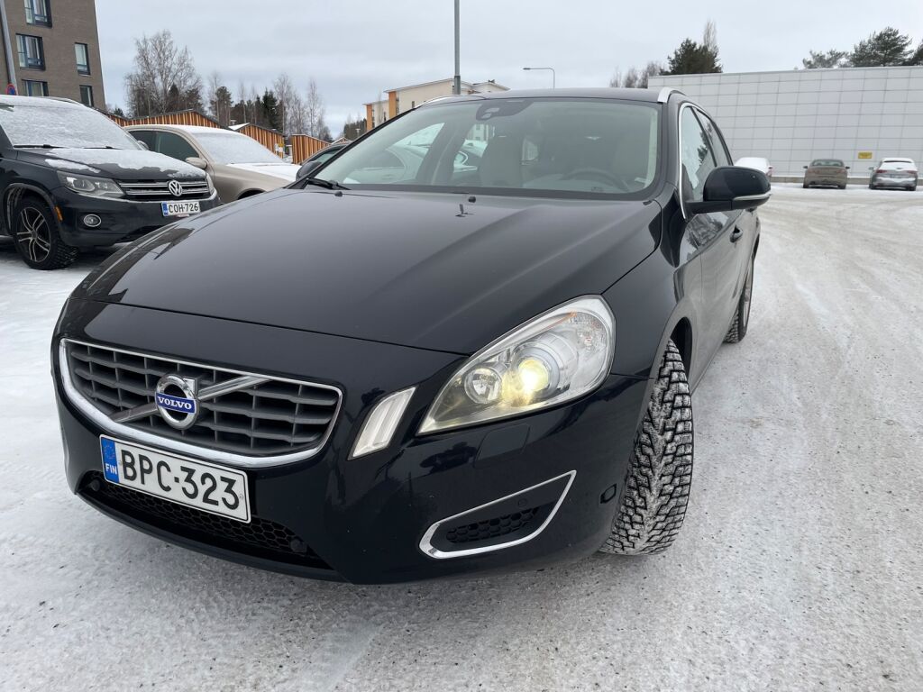Volvo V60 2013 Musta