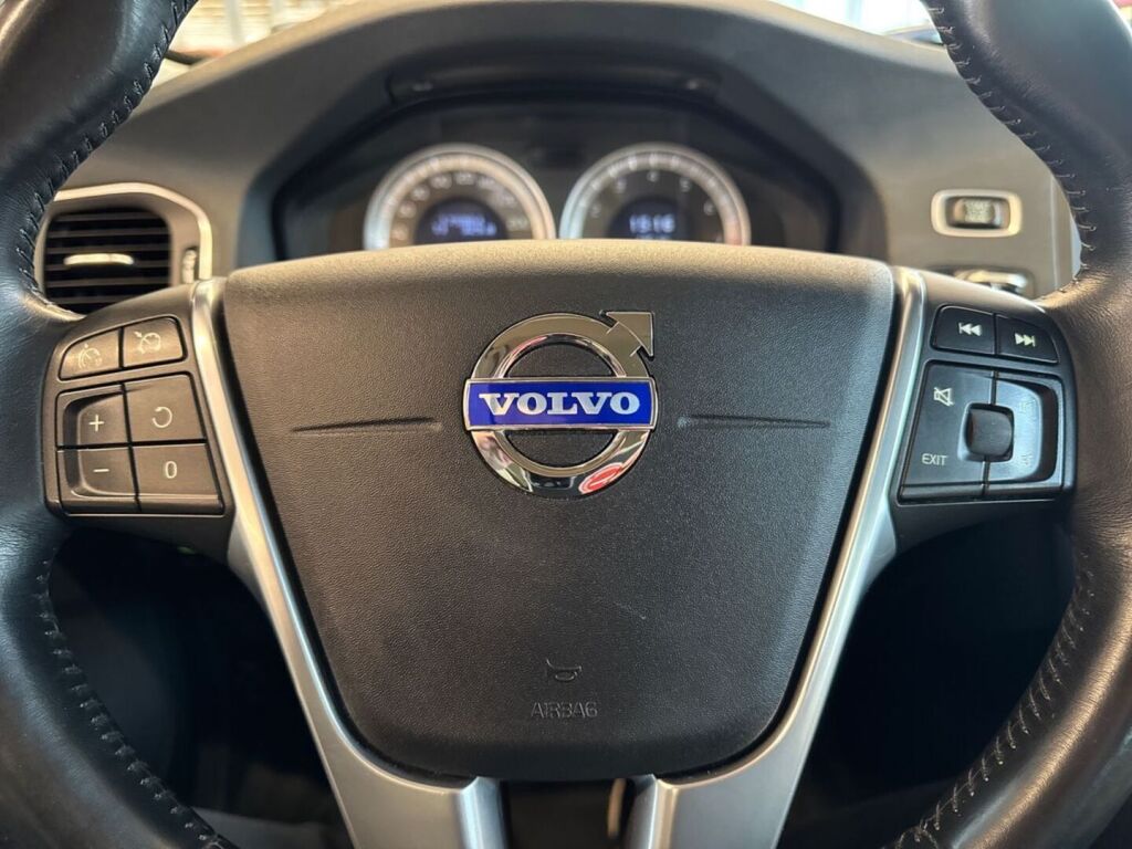 Volvo V60 2013 Musta