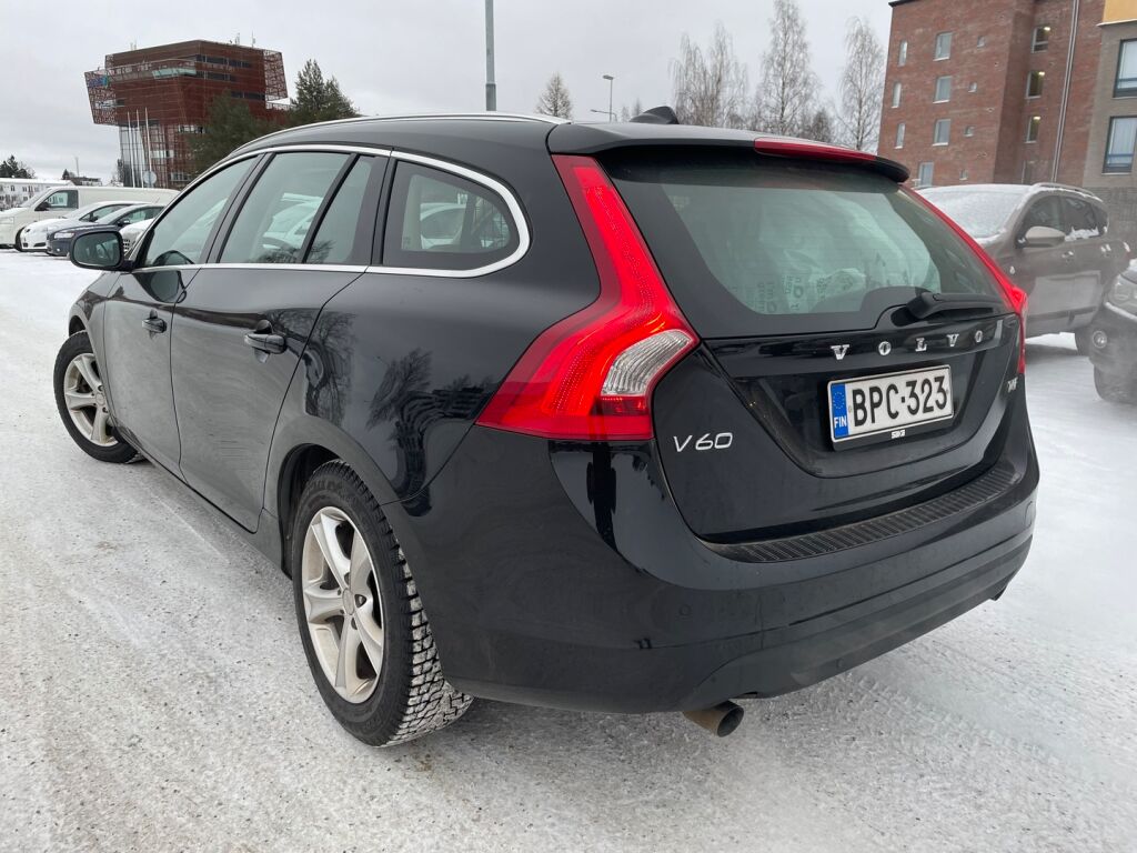 Volvo V60 2013 Musta