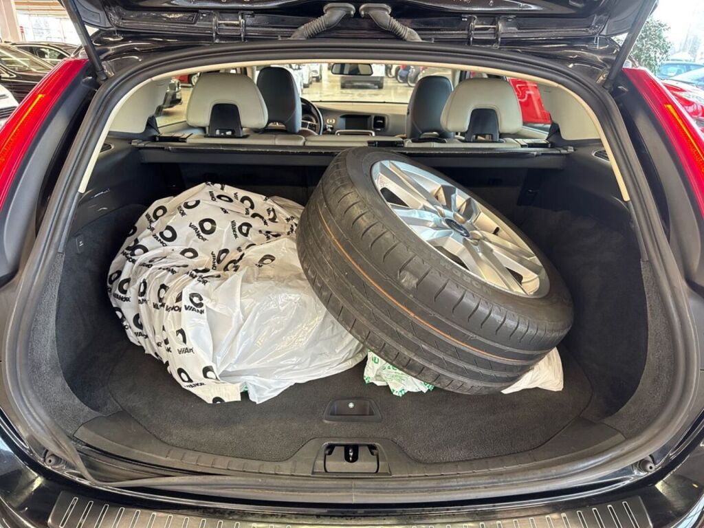 Volvo V60 2013 Musta