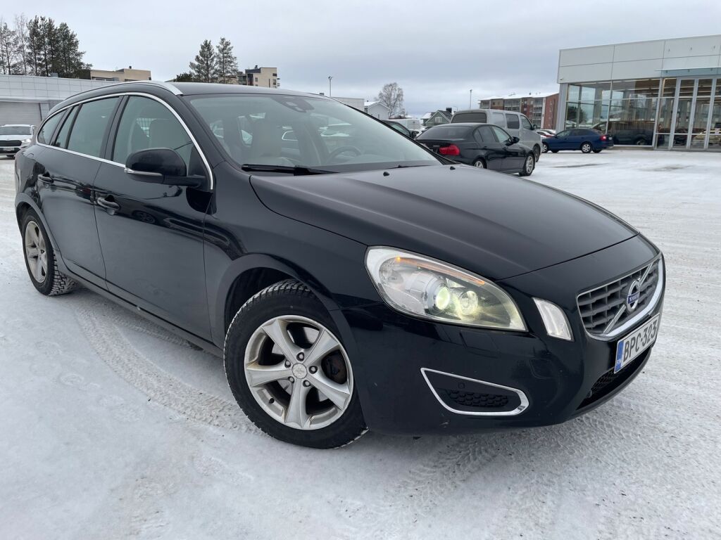 Volvo V60 2013 Musta