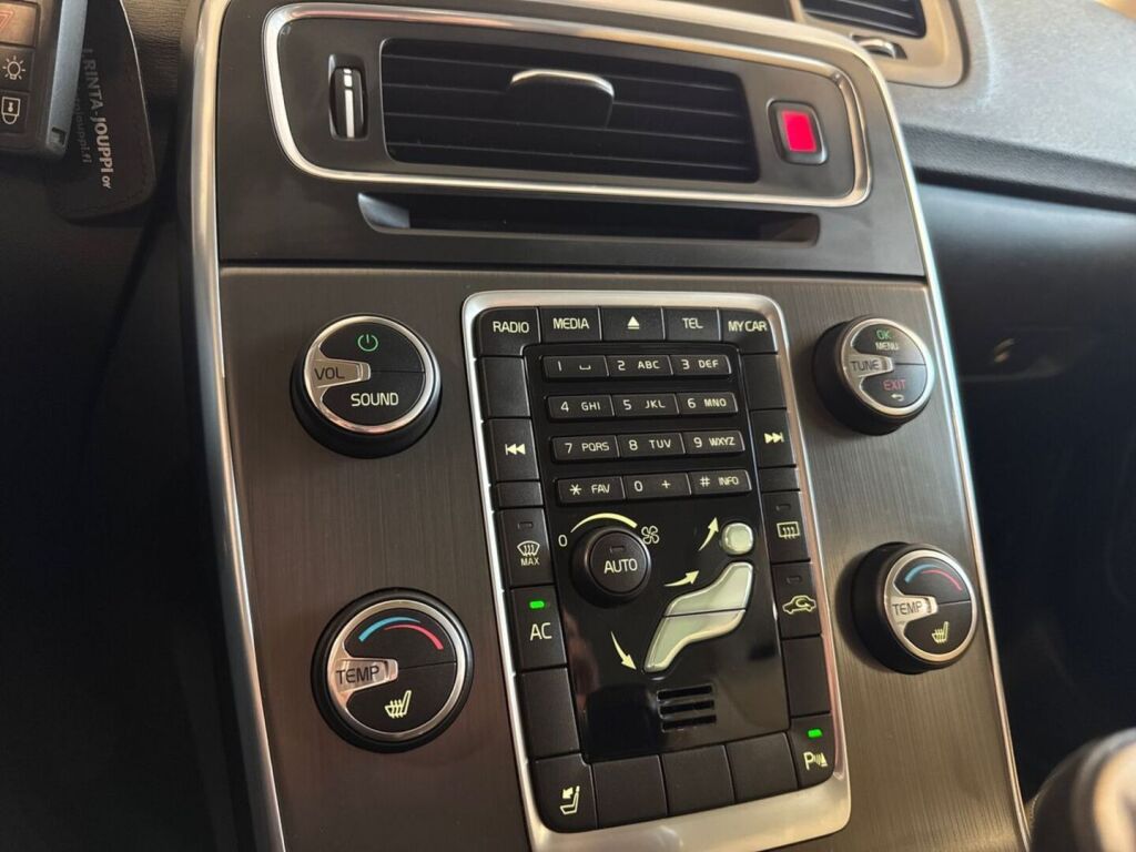 Volvo V60 2013 Musta