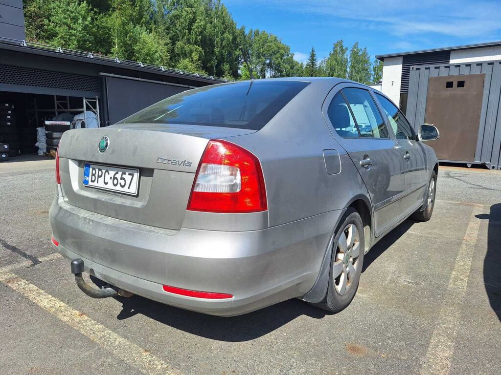 Skoda Octavia 2011 Ruskea (beige)