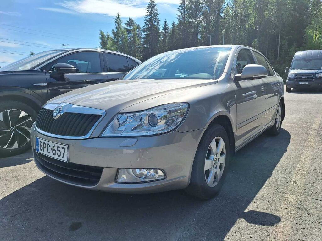 Skoda Octavia 2011 Ruskea (beige)