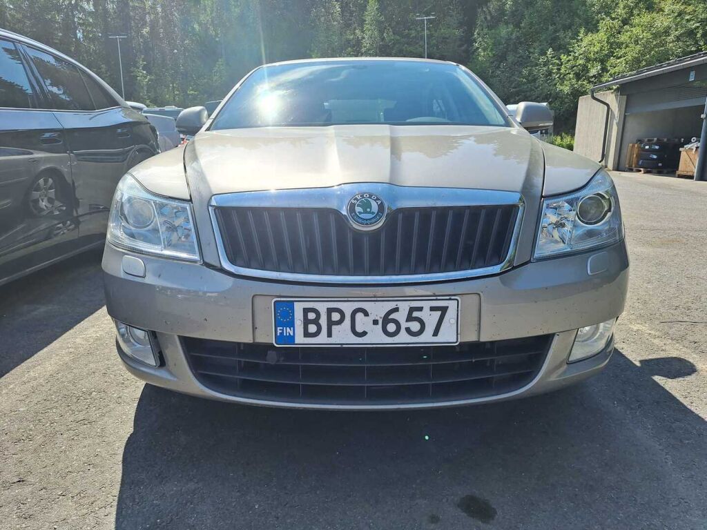 Skoda Octavia 2011 Ruskea (beige)