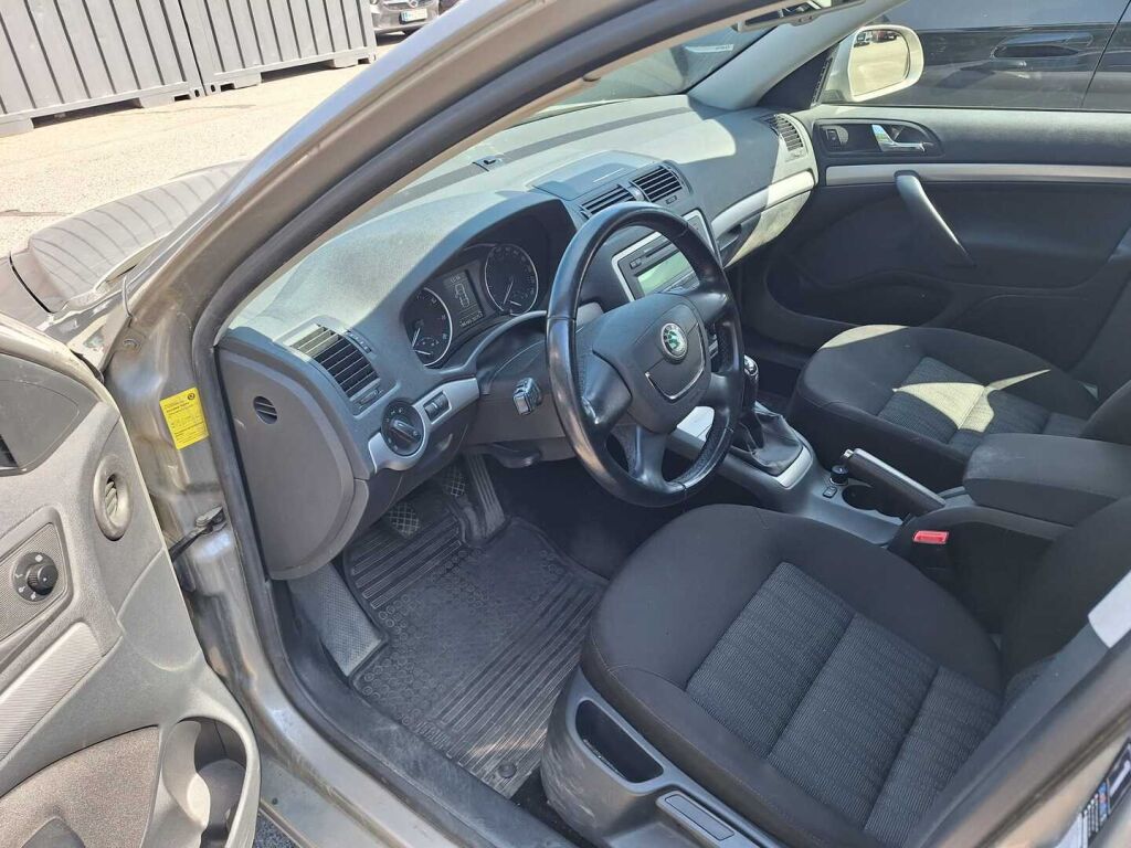 Skoda Octavia 2011 Ruskea (beige)