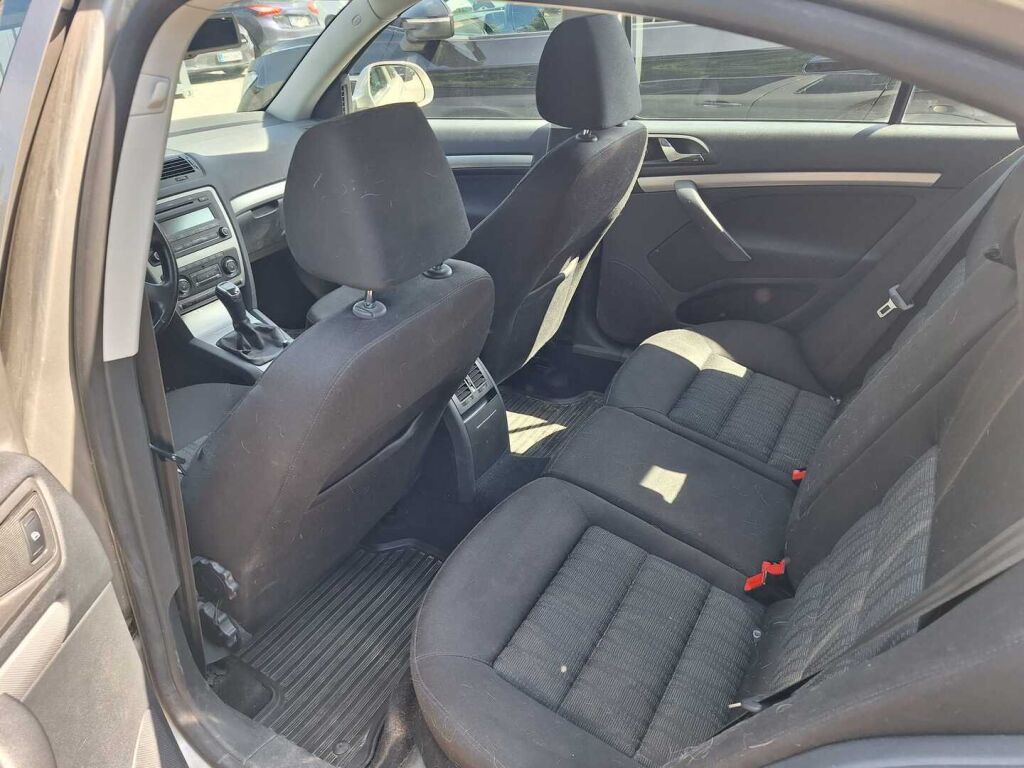 Skoda Octavia 2011 Ruskea (beige)