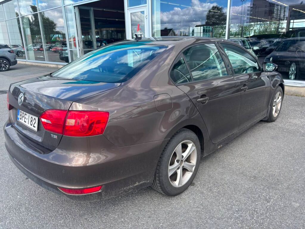 Volkswagen Jetta 2013 Ruskea (beige)