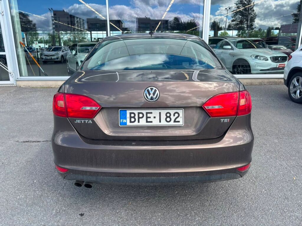 Volkswagen Jetta 2013 Ruskea (beige)