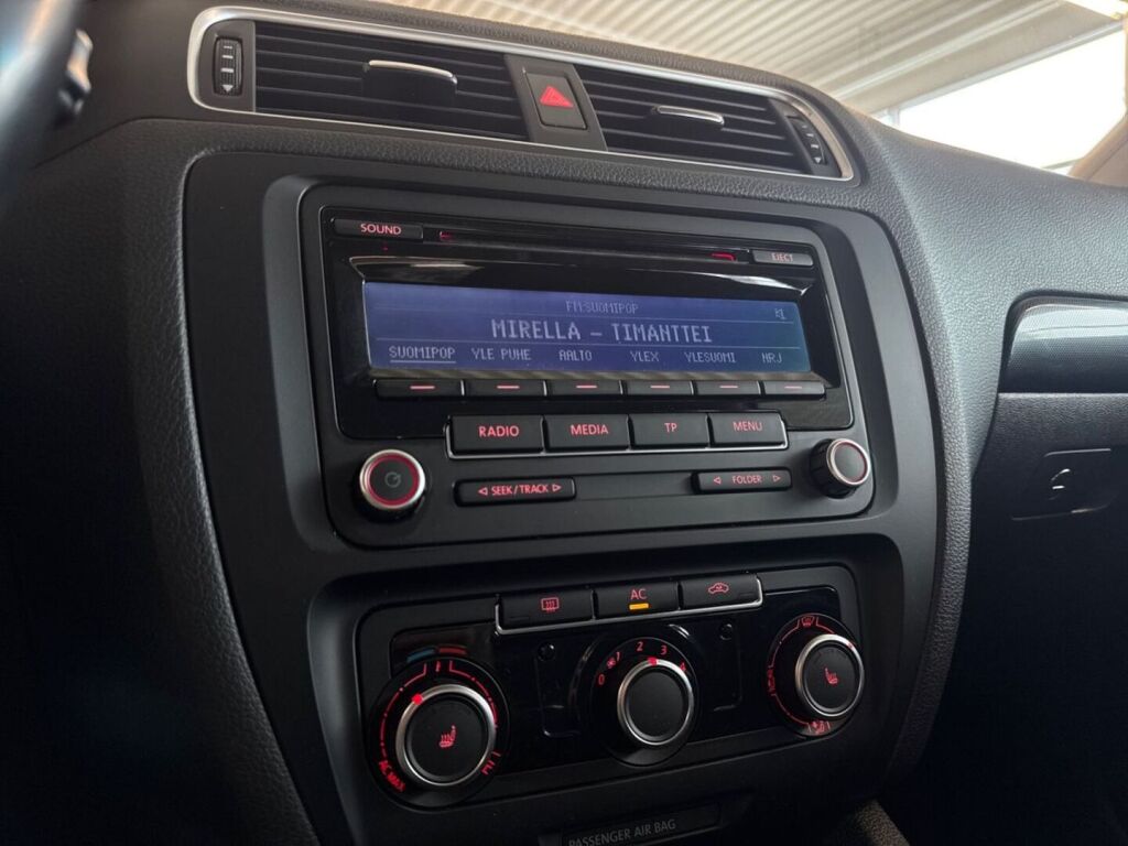 Volkswagen Jetta 2013 Ruskea (beige)