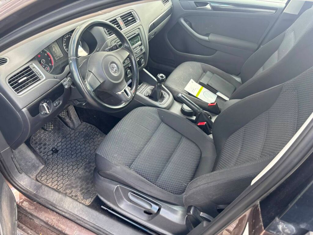 Volkswagen Jetta 2013 Ruskea (beige)