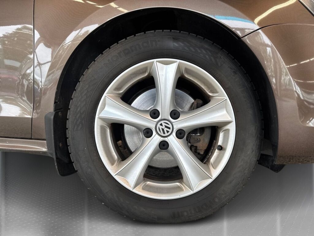 Volkswagen Jetta 2013 Ruskea (beige)