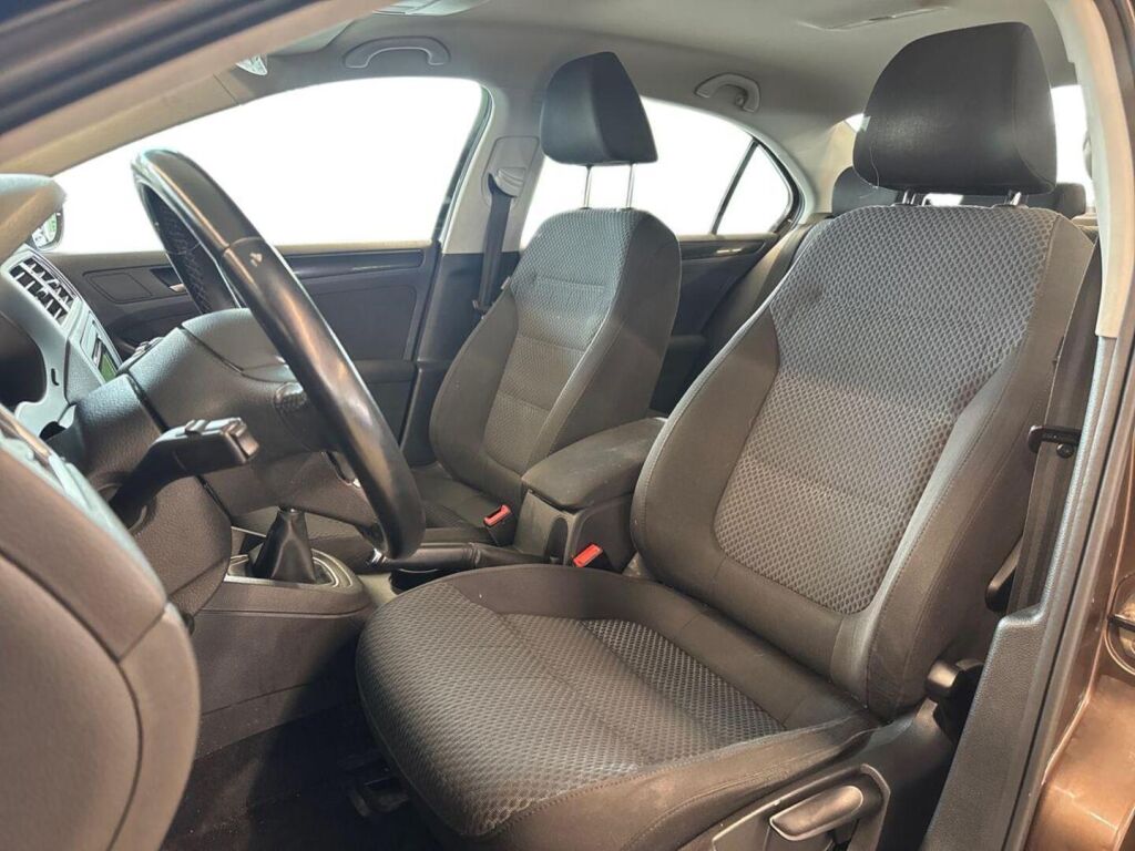 Volkswagen Jetta 2013 Ruskea (beige)