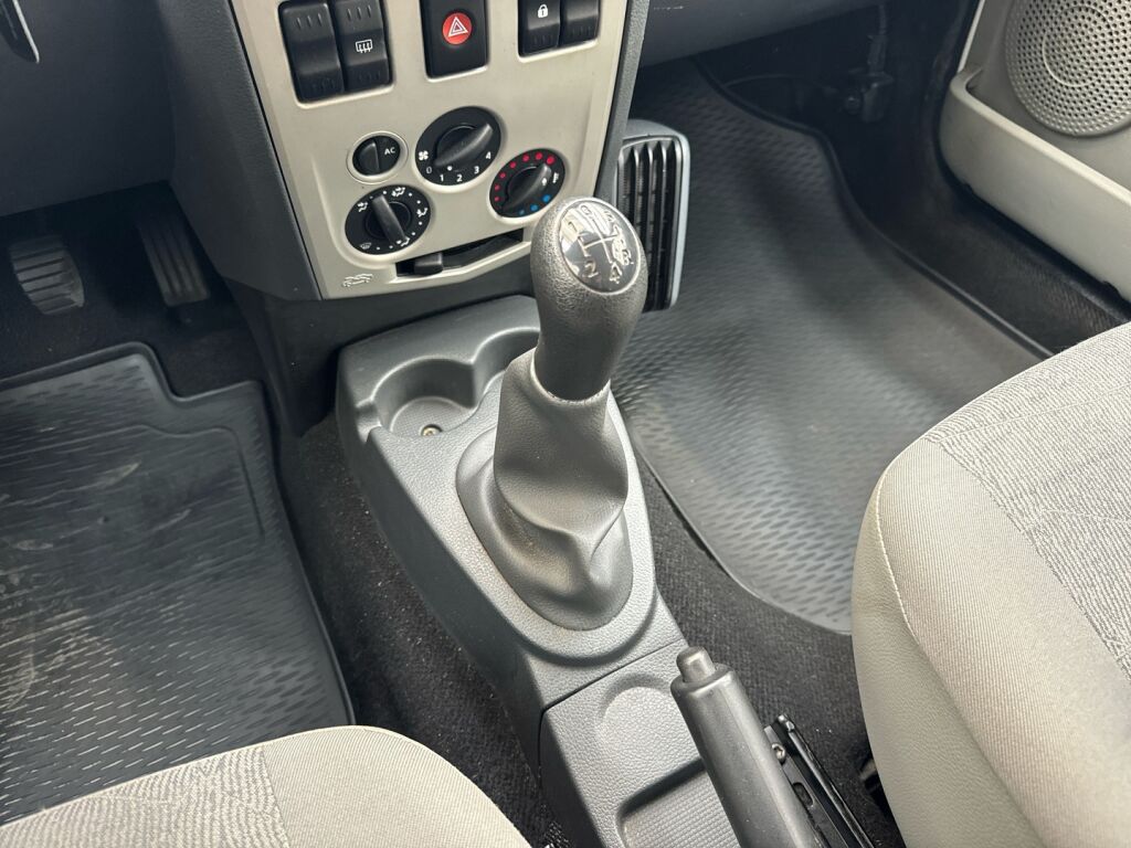 Dacia Logan MCV 2011 Valkoinen