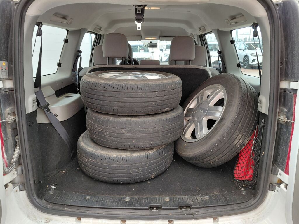 Dacia Logan MCV 2011 Valkoinen