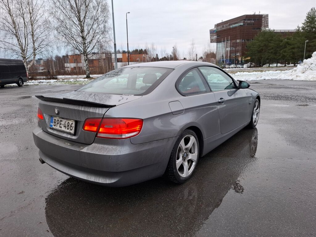 BMW 320 2009 Harmaa