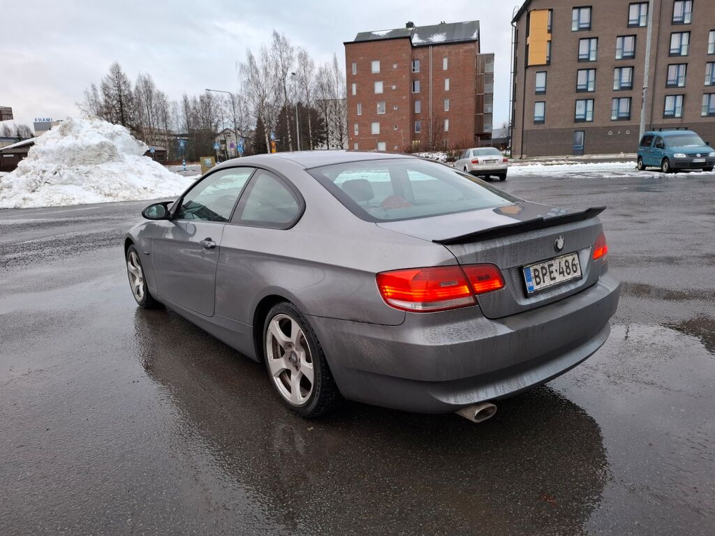 BMW 320 2009 Harmaa