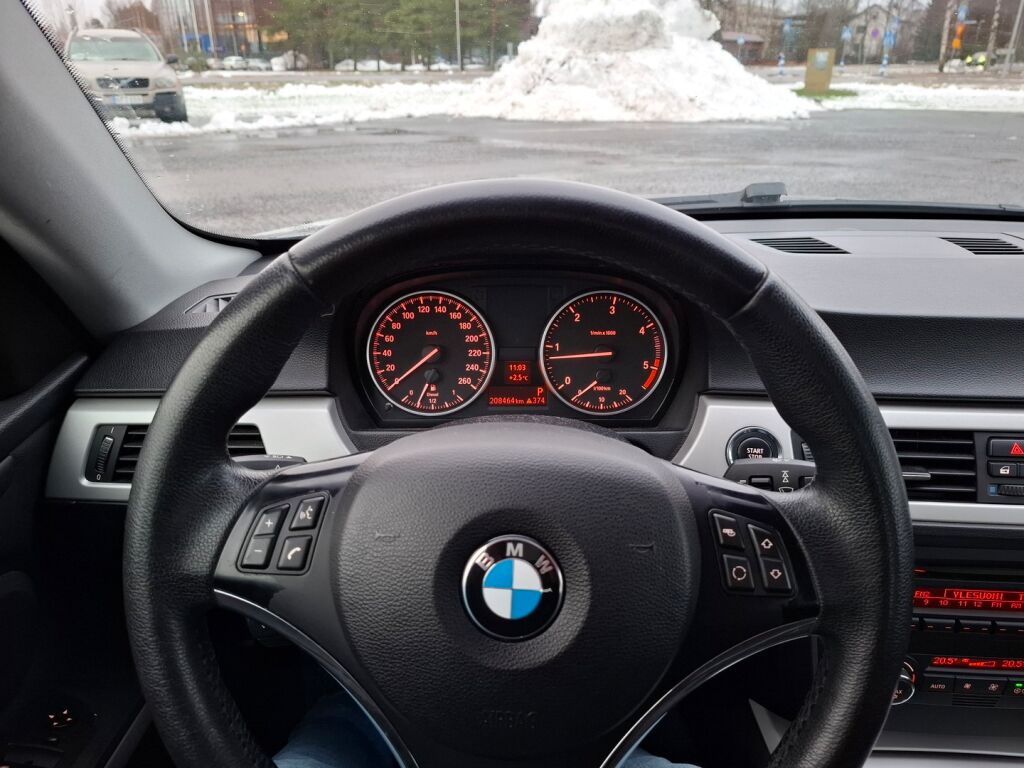 BMW 320 2009 Harmaa