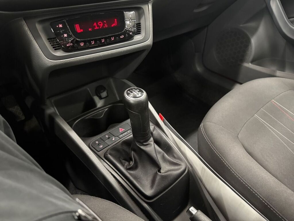 Seat Ibiza 2012 Punainen
