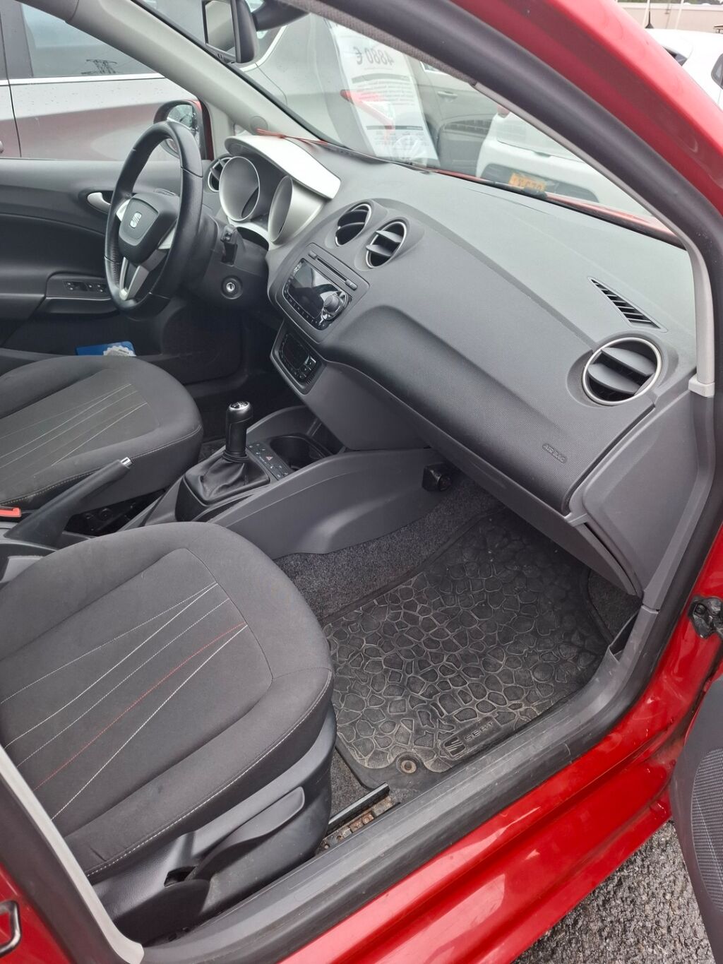 Seat Ibiza 2012 Punainen