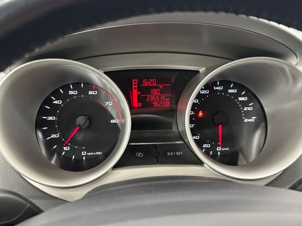 Seat Ibiza 2012 Punainen