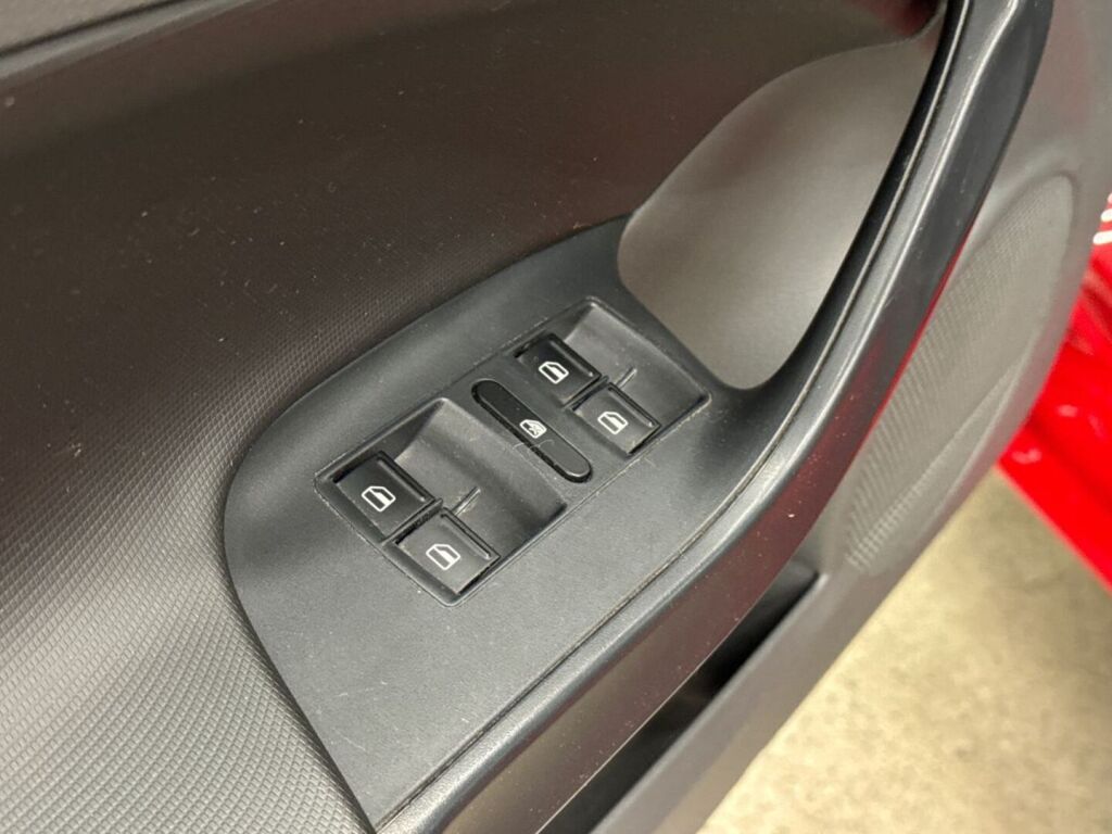 Seat Ibiza 2012 Punainen