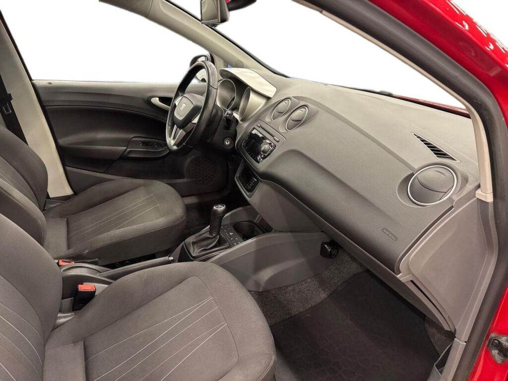 Seat Ibiza 2012 Punainen