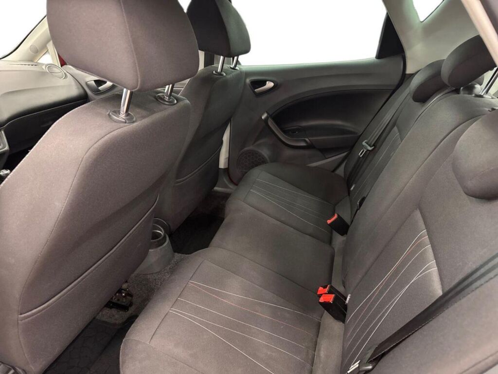 Seat Ibiza 2012 Punainen