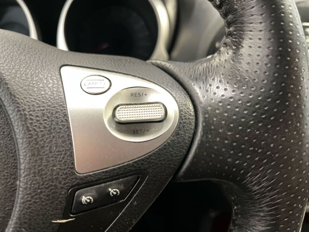 Nissan Juke 2011 Punainen