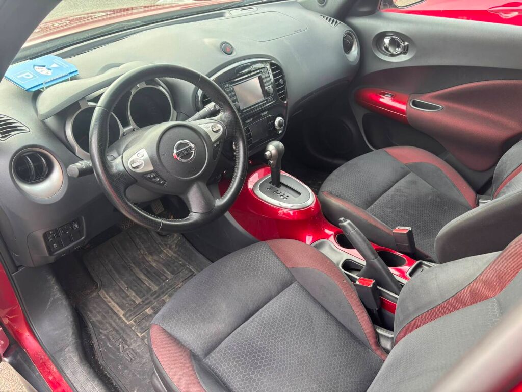 Nissan Juke 2011 Punainen
