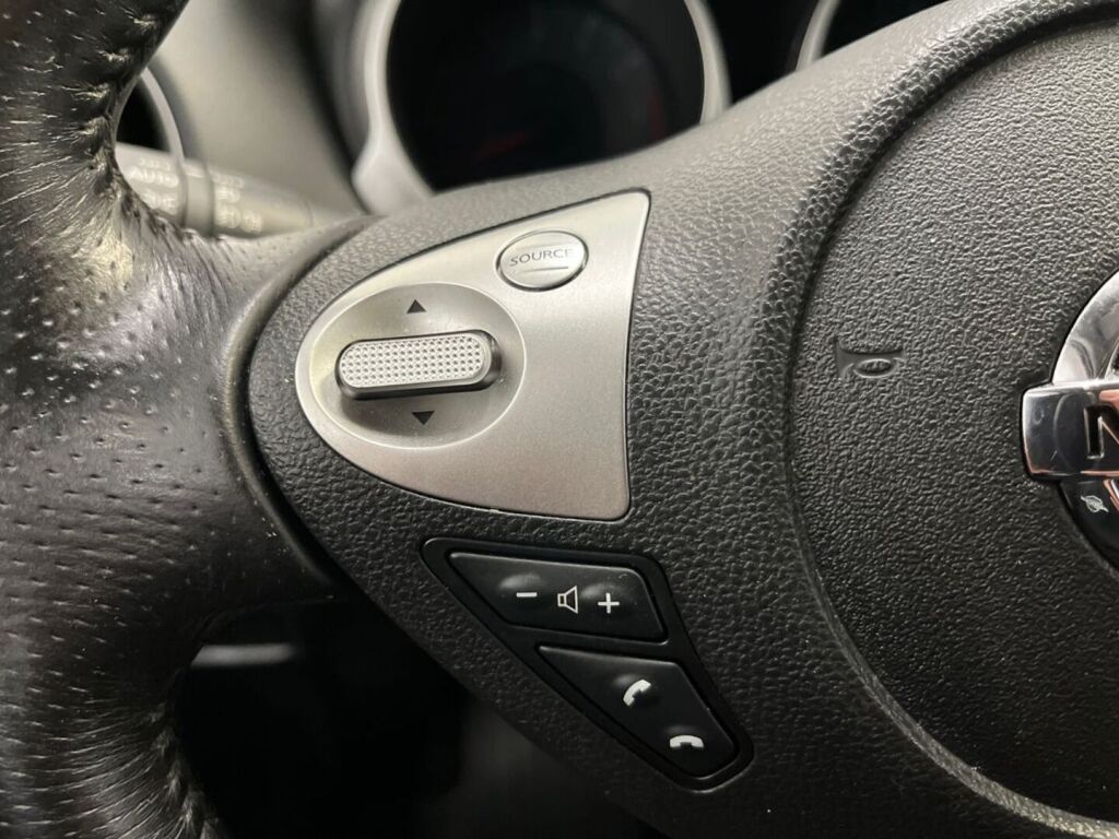 Nissan Juke 2011 Punainen