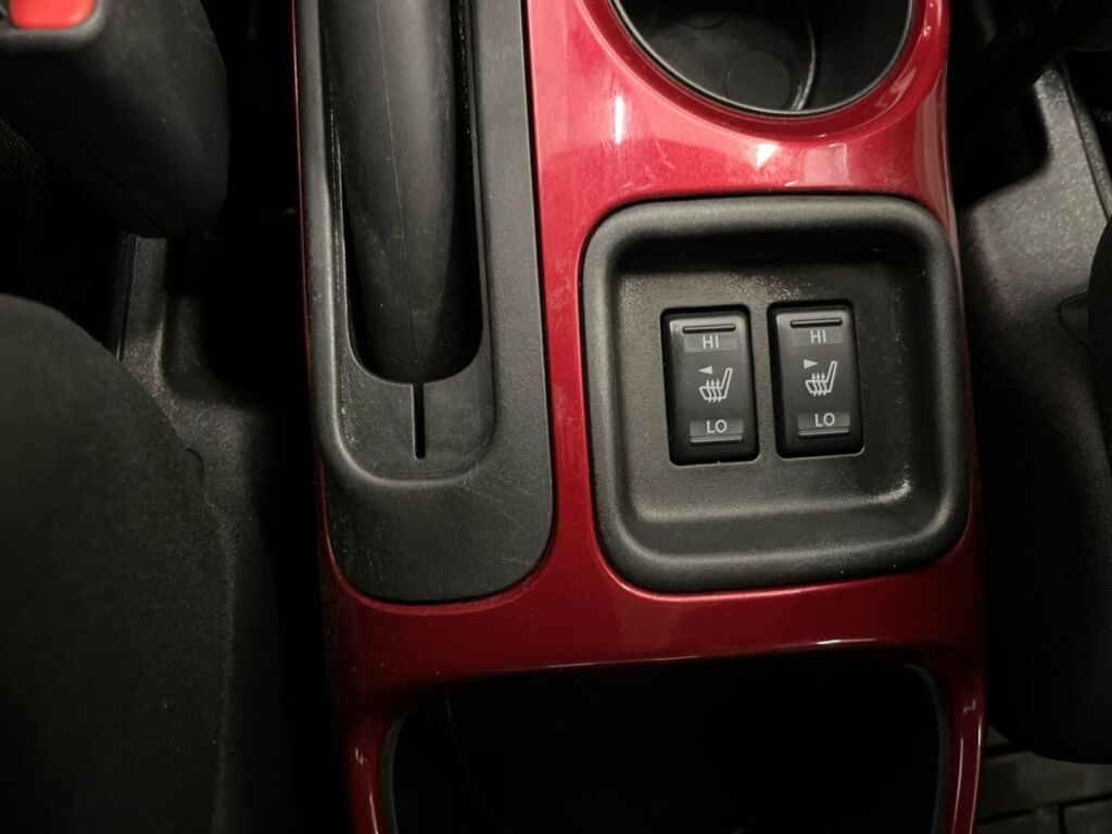 Nissan Juke 2011 Punainen