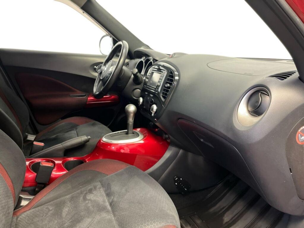 Nissan Juke 2011 Punainen