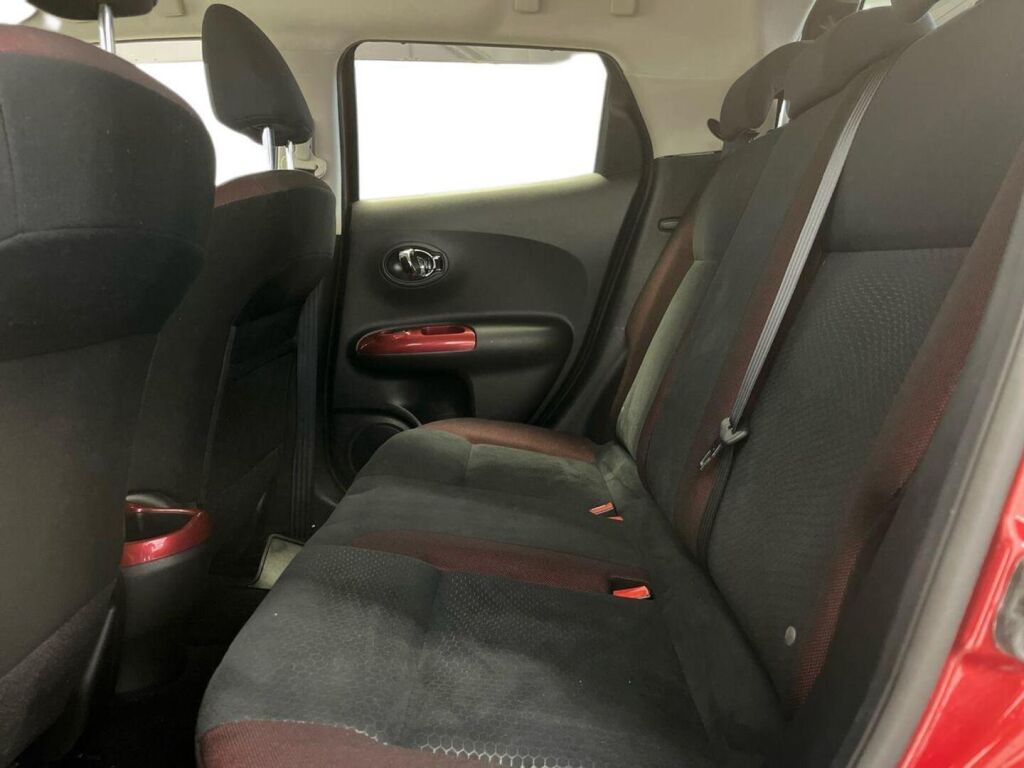 Nissan Juke 2011 Punainen