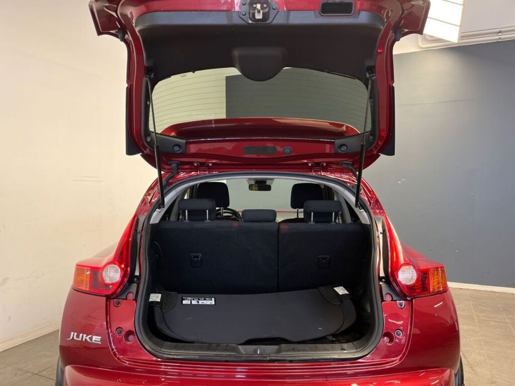 Nissan Juke 2011 Punainen