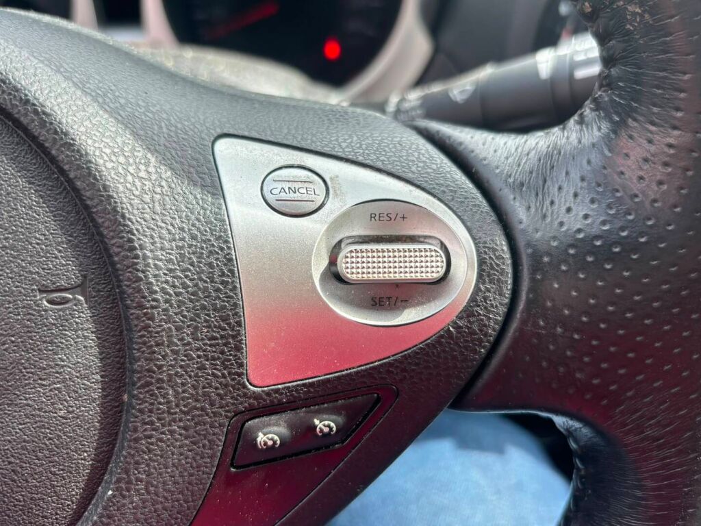 Nissan Juke 2011 Punainen