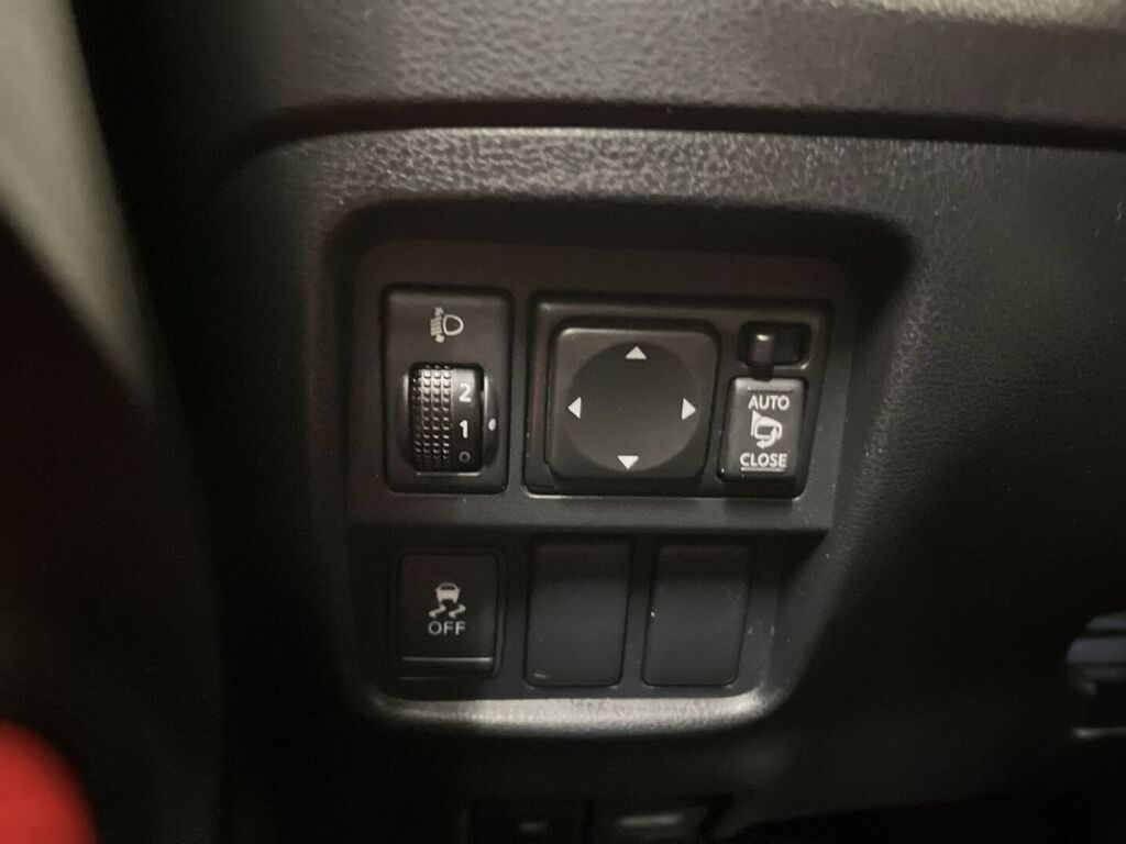 Nissan Juke 2011 Punainen
