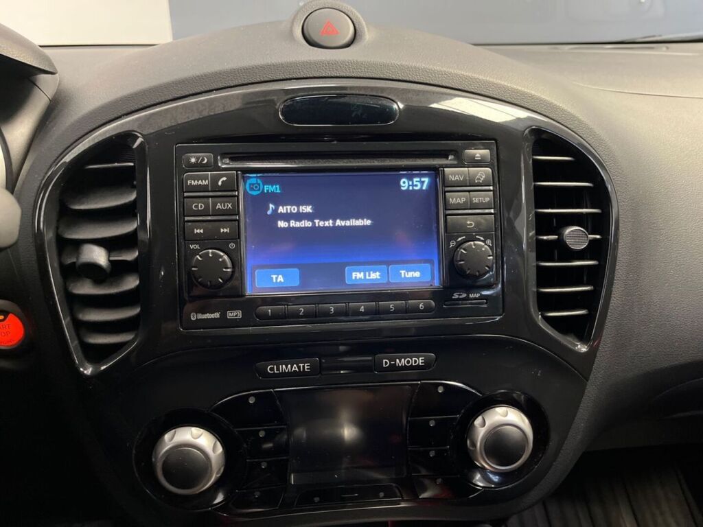 Nissan Juke 2011 Punainen