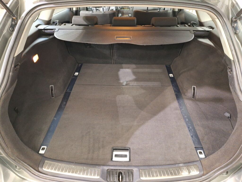 Toyota Avensis 2012 Vihreä