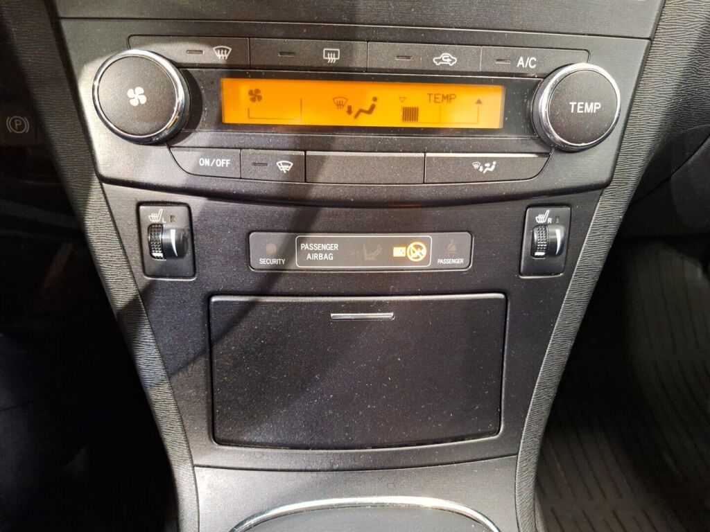 Toyota Avensis 2012 Vihreä